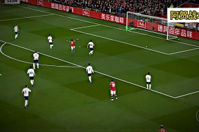 关于C罗连续十二场比赛得分超过战术调整，曼联挑战极限！的信息