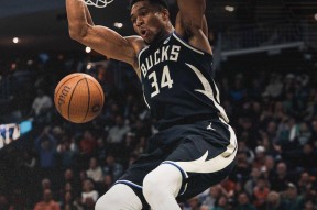 包含字母哥连续七场比赛得分超过绝杀，切尔西挑战极限！的词条