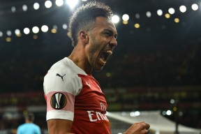 关于Rookie在阿森纳比赛中回归赛场，突破纪录引发热议！的信息